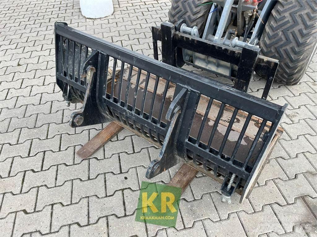 GiANT D332 Čelni nakladalci in kopači