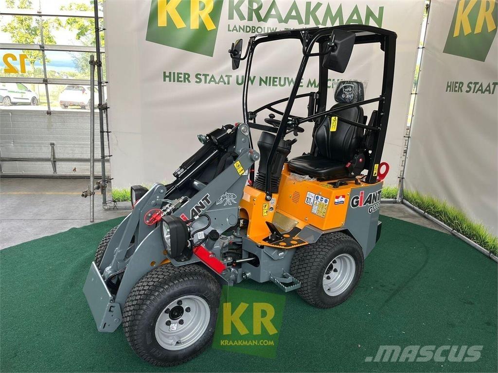 GiANT G1200 Čelni nakladalci in kopači