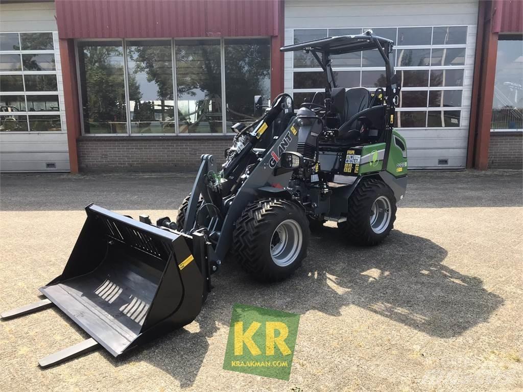 GiANT G2200E Čelni nakladalci in kopači