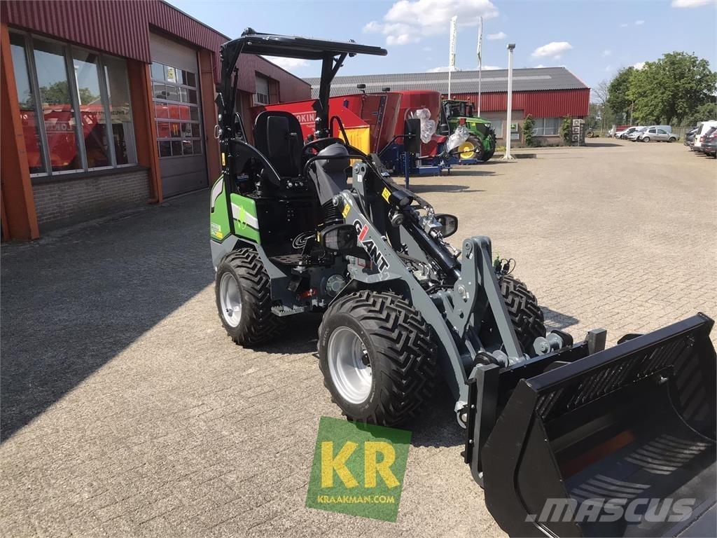 GiANT G2200E Čelni nakladalci in kopači