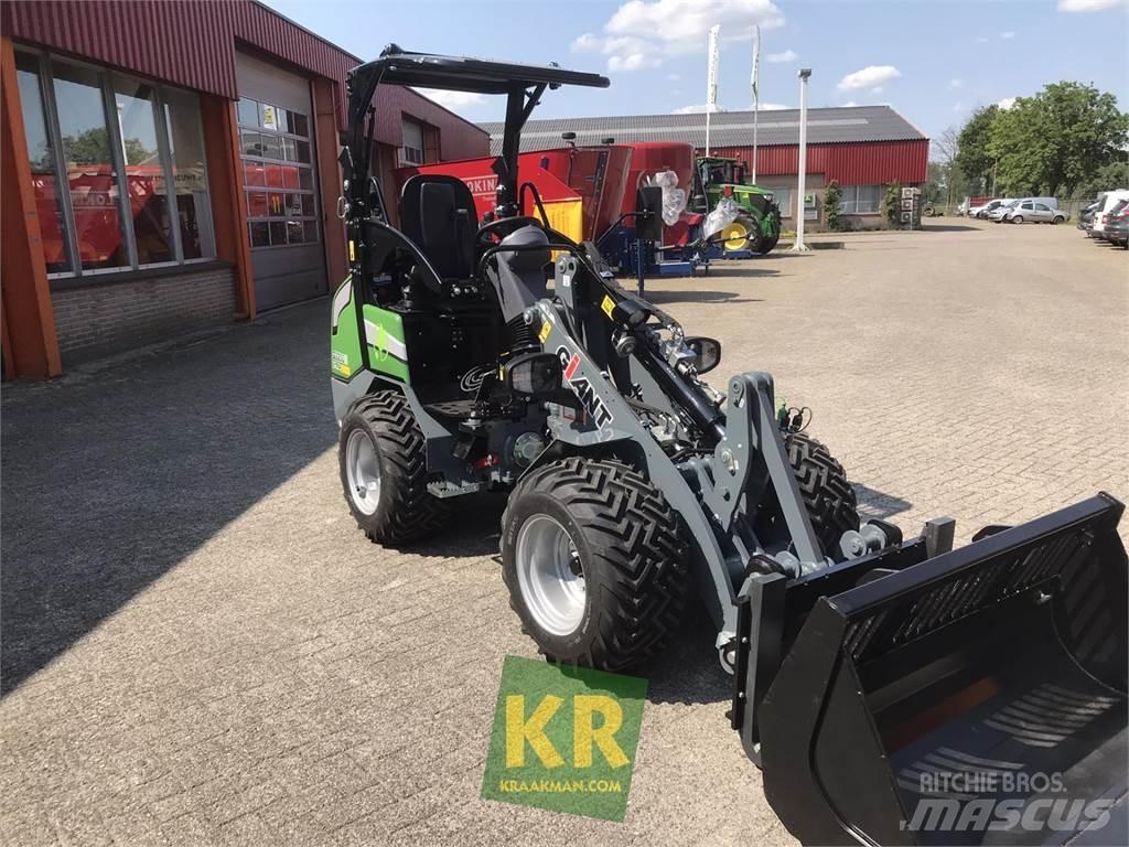 GiANT G2200E Čelni nakladalci in kopači