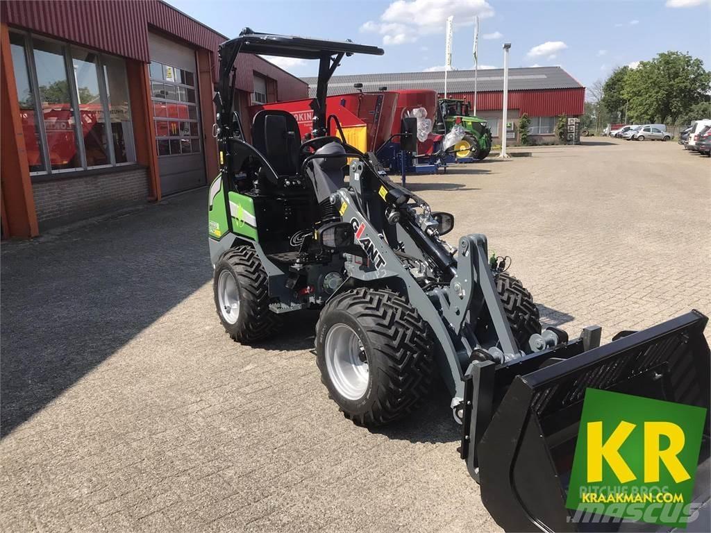 GiANT G2200E Čelni nakladalci in kopači