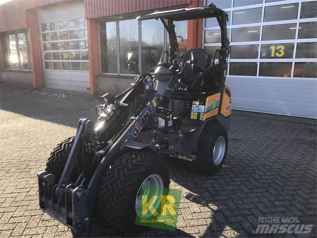 GiANT G2200E Čelni nakladalci in kopači
