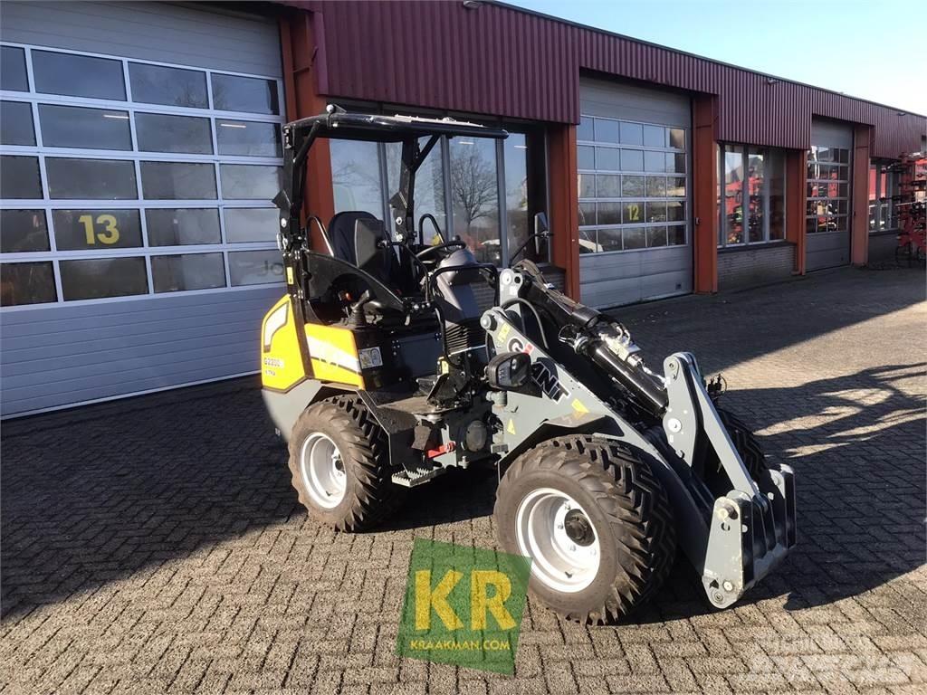 GiANT G2200E Čelni nakladalci in kopači