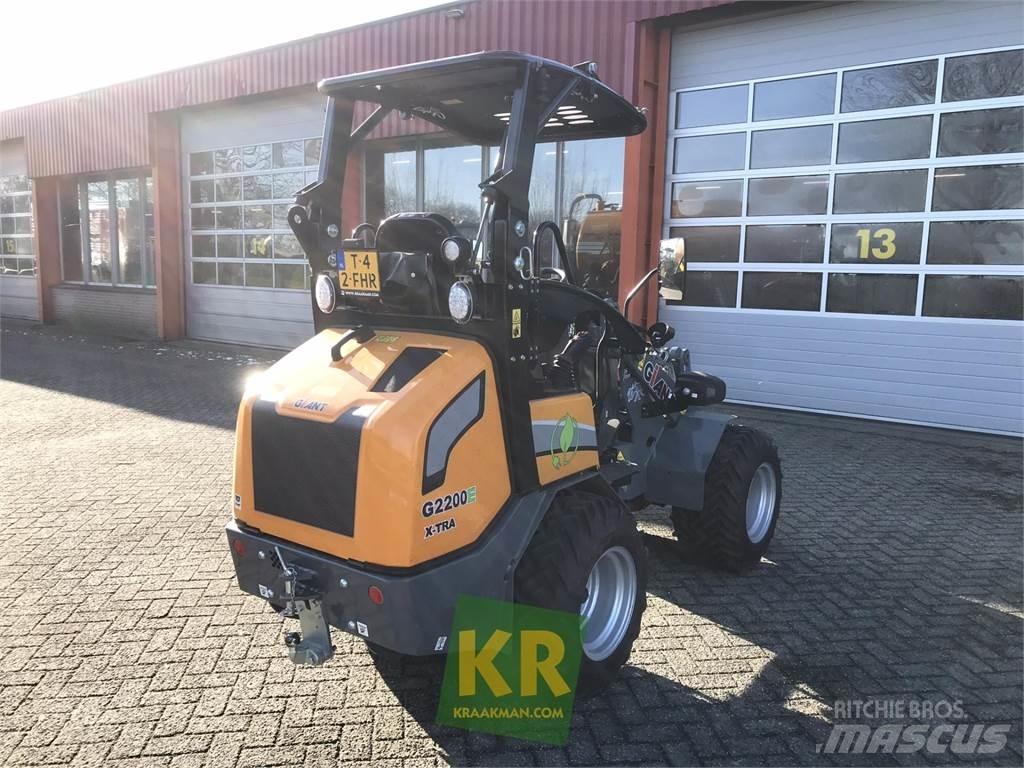 GiANT G2200E Čelni nakladalci in kopači