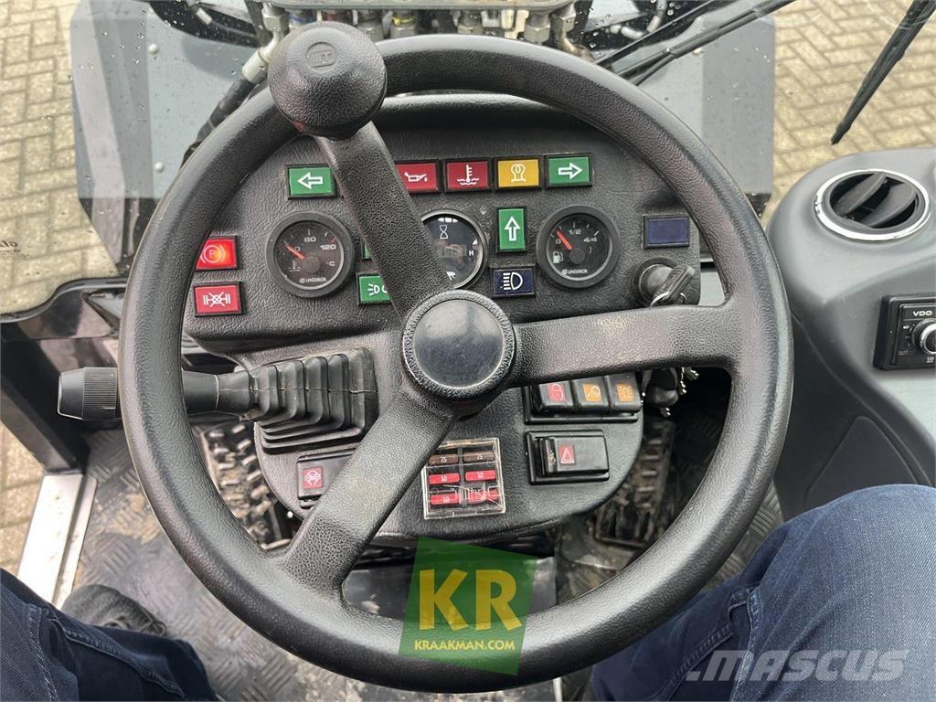 GiANT V5003 Čelni nakladalci in kopači