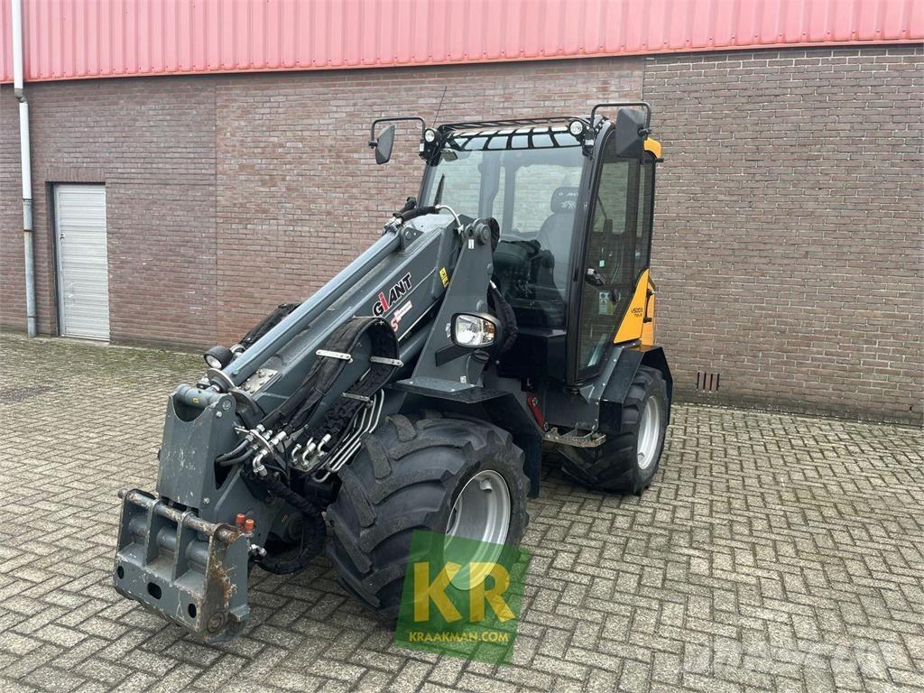 GiANT V5003 Čelni nakladalci in kopači