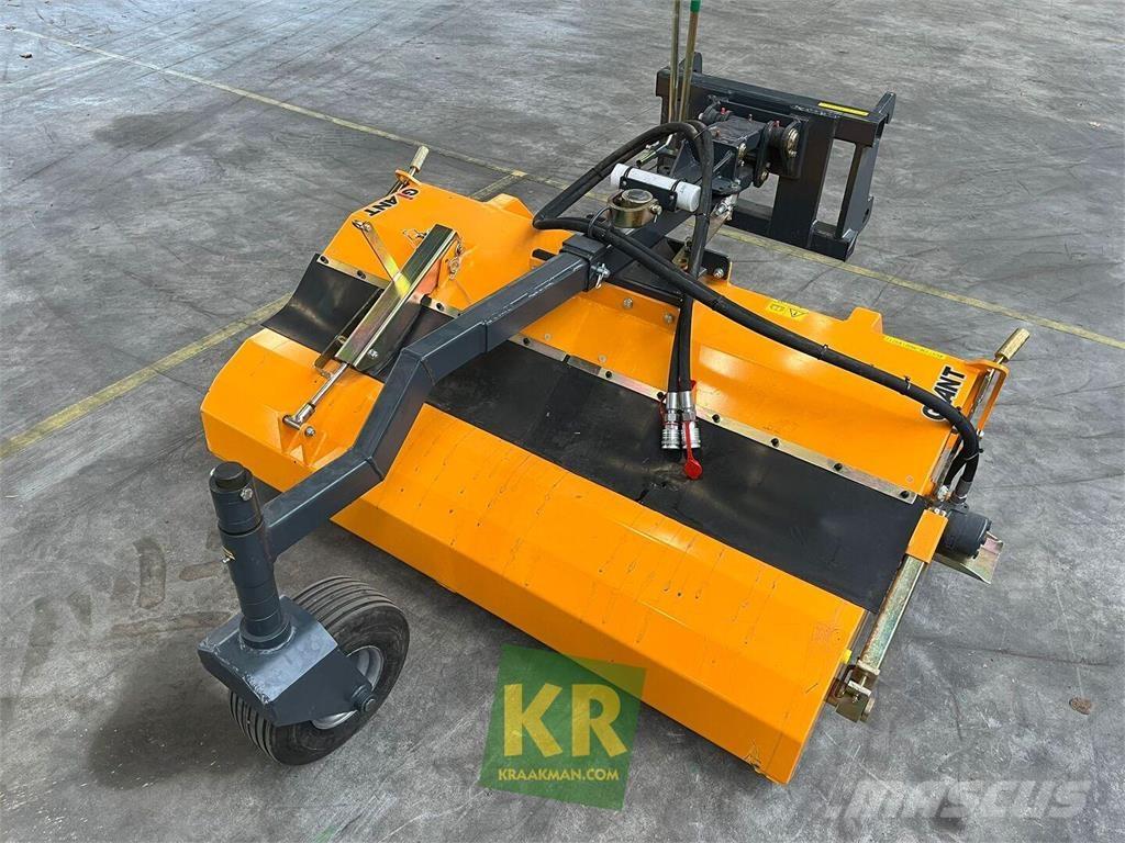 GiANT Veegmachine Cestni pometači