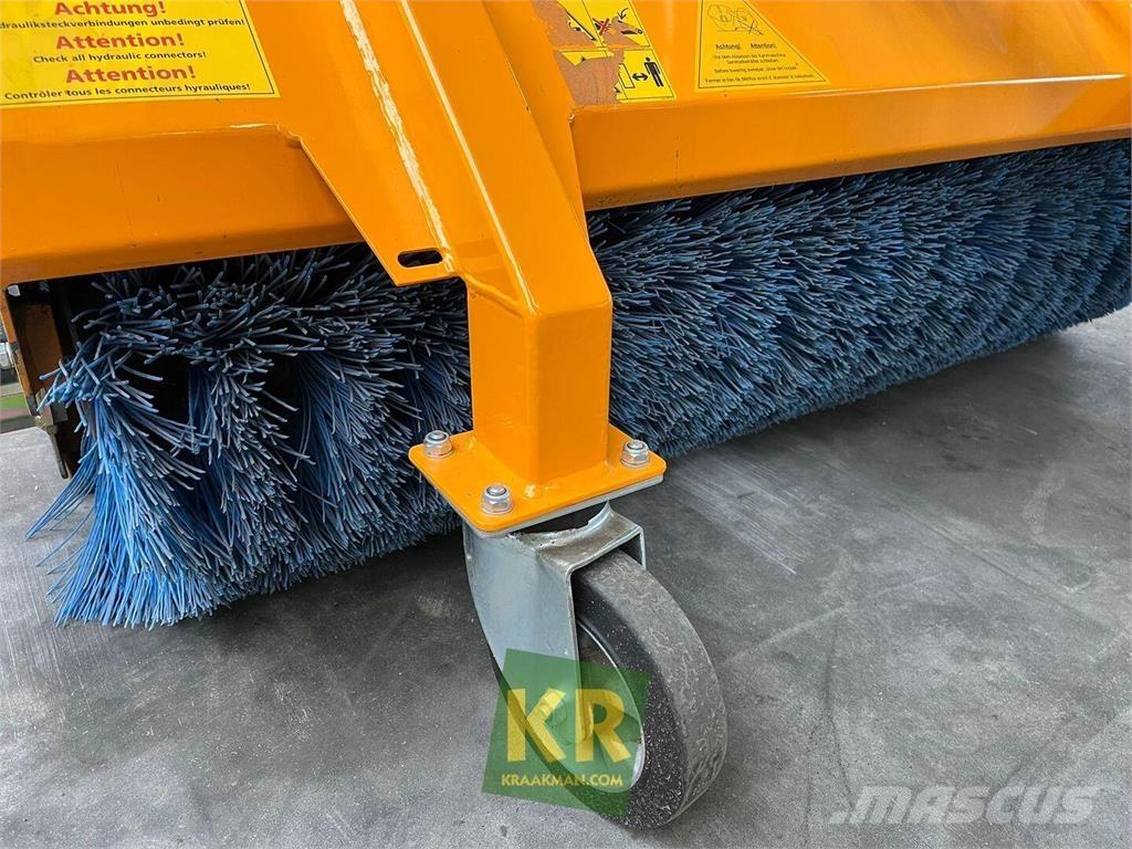 GiANT Veegmachine Cestni pometači