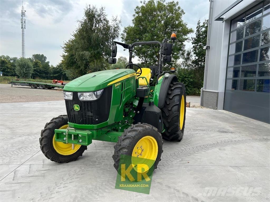 John Deere 5090M Traktorji
