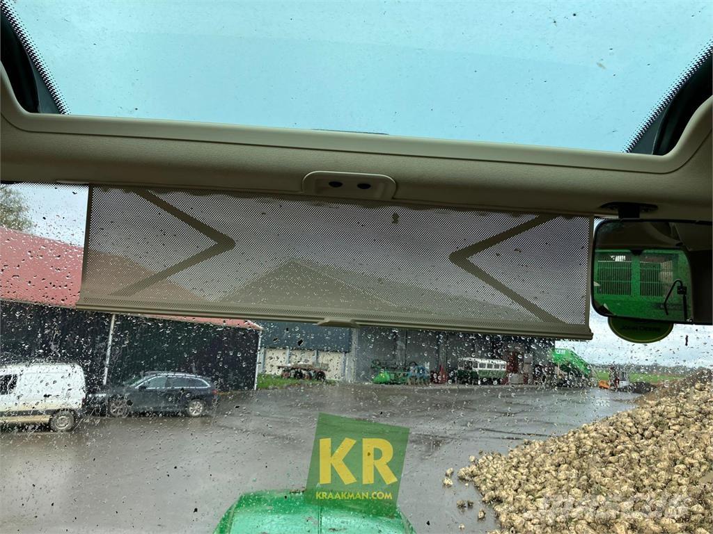 John Deere 6215R Traktorji