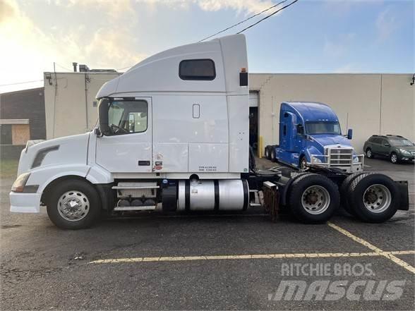 Volvo VNL64T670 Vlačilci