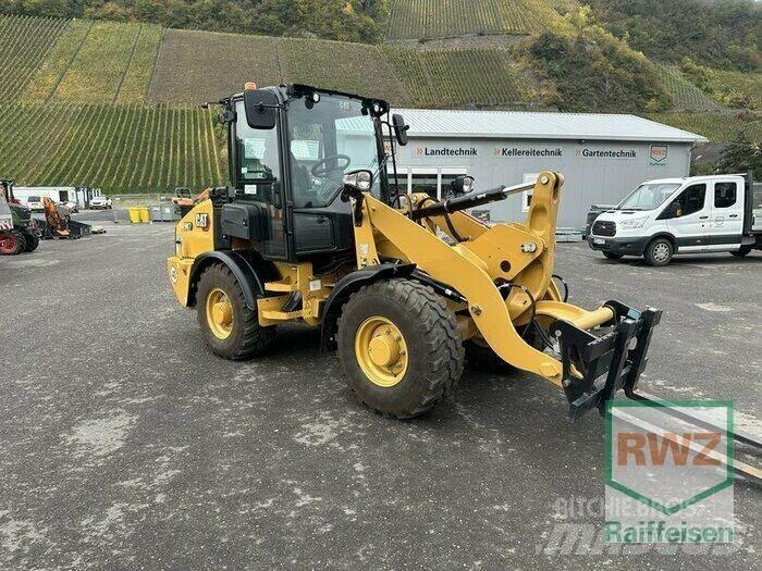 CAT 907 Kolesni nakladalci
