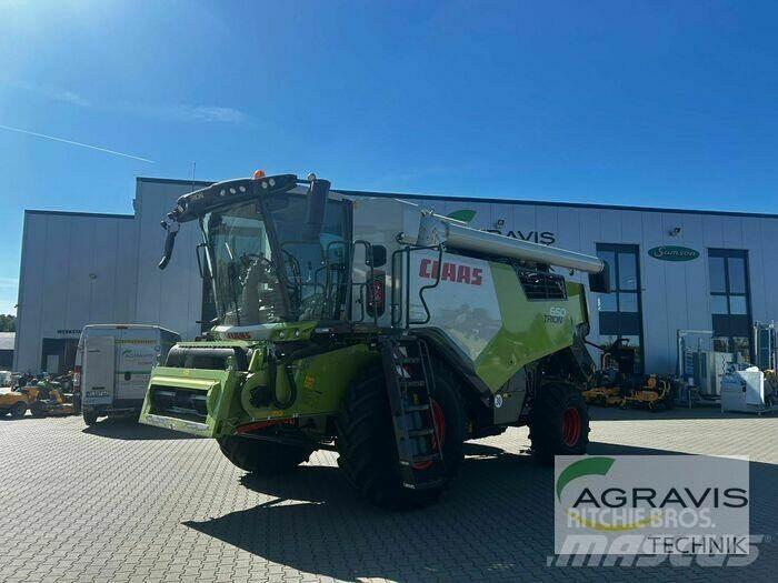 CLAAS TRION 650 Kombajni