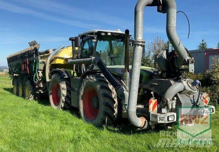CLAAS XERION 3800 TRAC Trosilniki gnoja