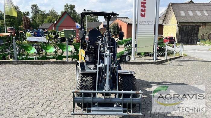 GiANT G2200E Kolesni nakladalci