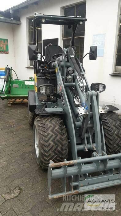 GiANT G2200E-3 Kolesni nakladalci
