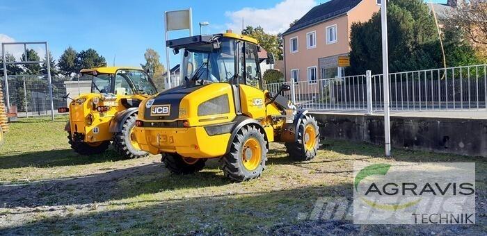 JCB 409 AGRI STUFE V Kolesni nakladalci