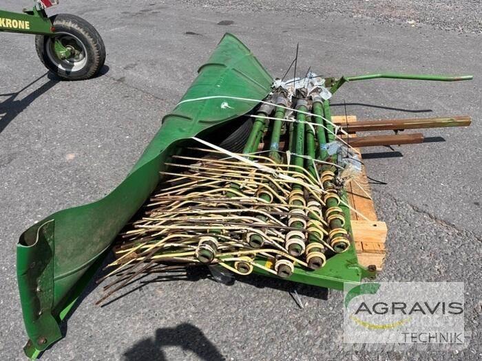 Krone SWADRO 810 Obračalniki in zgrabljalniki