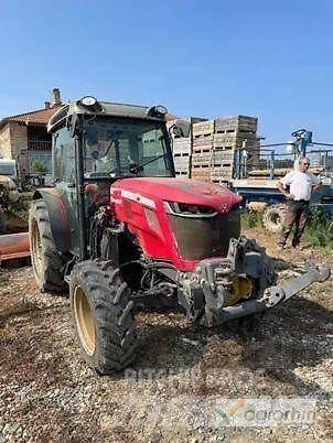 Massey Ferguson 3710 F Traktorji