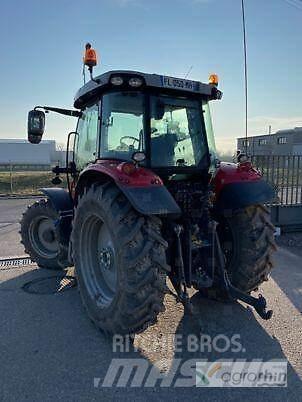Massey Ferguson 5713S Traktorji