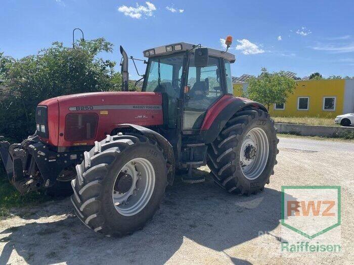 Massey Ferguson 8250-4 Traktorji