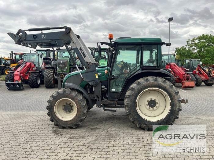 Valtra A 83 H Traktorji
