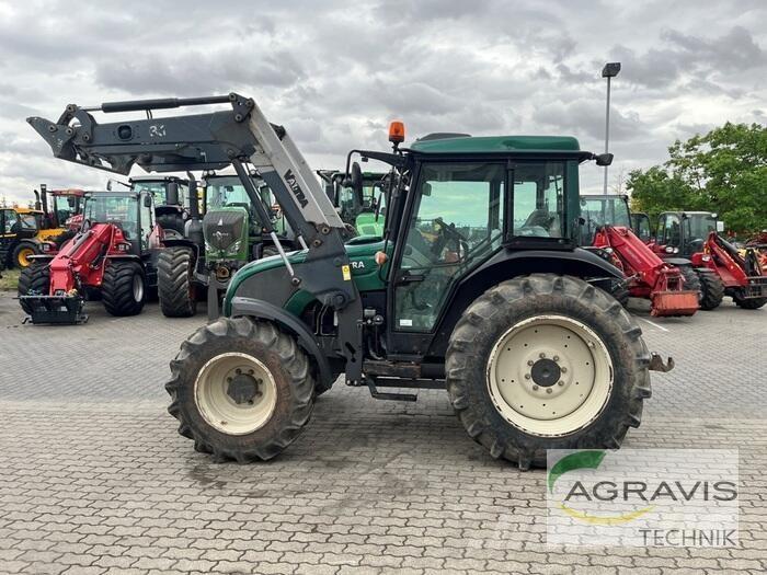 Valtra A 83 H Traktorji