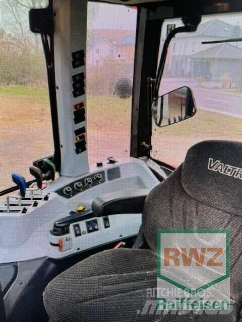 Valtra A85 Traktorji