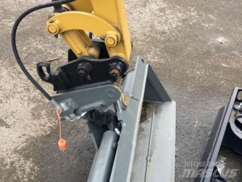 CAT 301.8-05A Mini bagri <7t