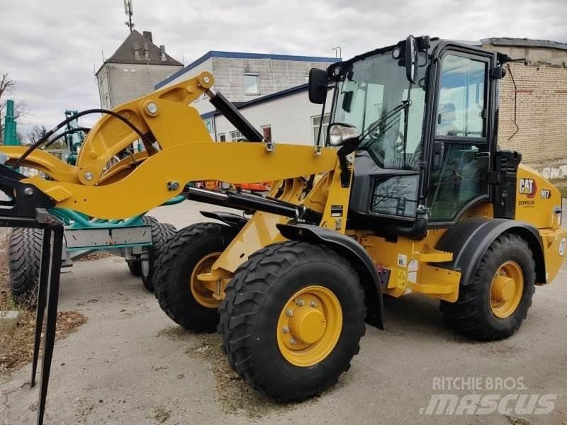 CAT 907 Kolesni nakladalci