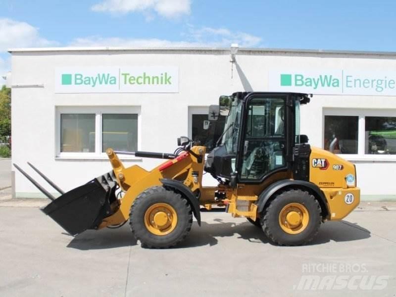 CAT 907 Kolesni nakladalci