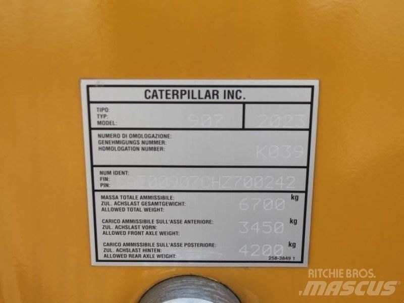 CAT 907 Kolesni nakladalci