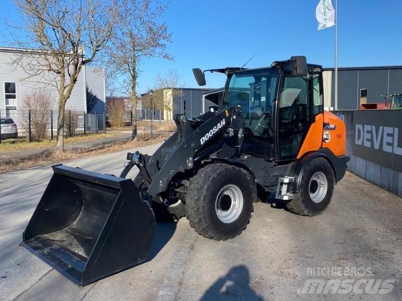 Doosan DL 80-7 Kolesni nakladalci