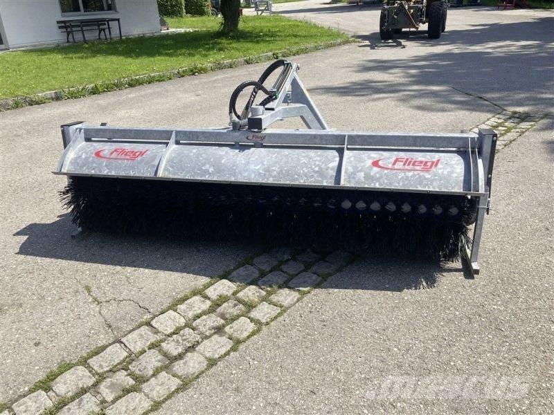 Fliegl TYP 700 Cestni pometači