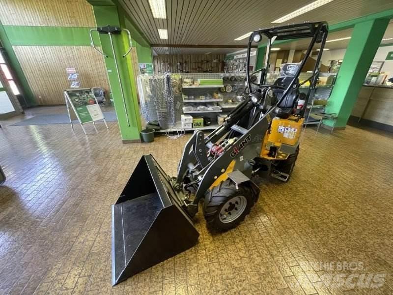 GiANT G1200 Skid steer mini nakladalci