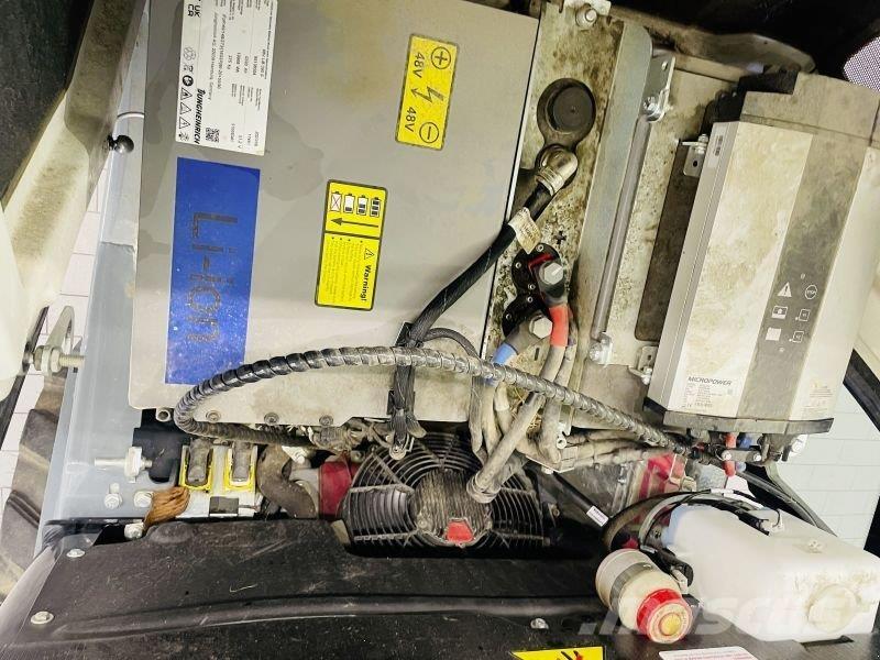 GiANT G2700E Skid steer mini nakladalci