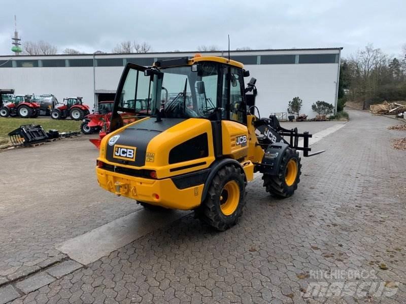 JCB 407 Agri Kolesni nakladalci