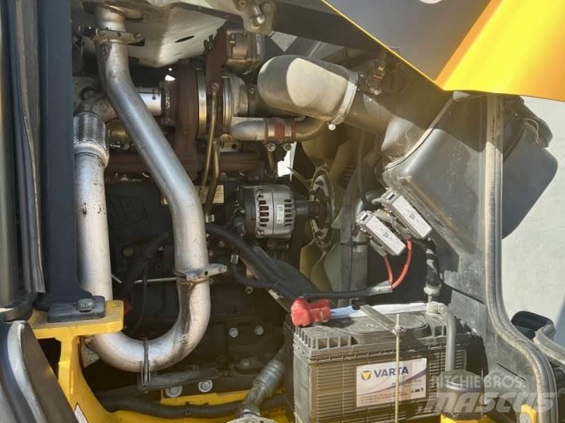 JCB TM 320 S Kolesni nakladalci