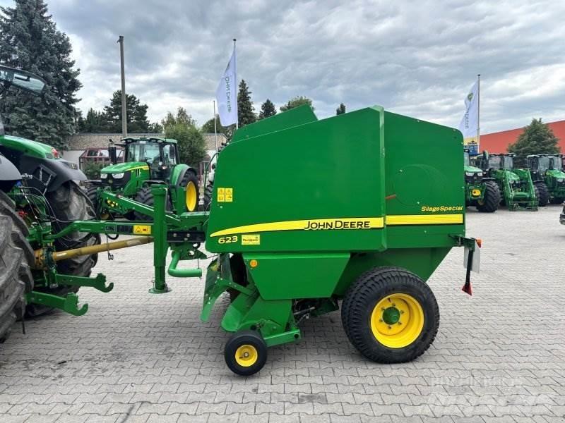 John Deere 623 Balirke (okrogle bale)
