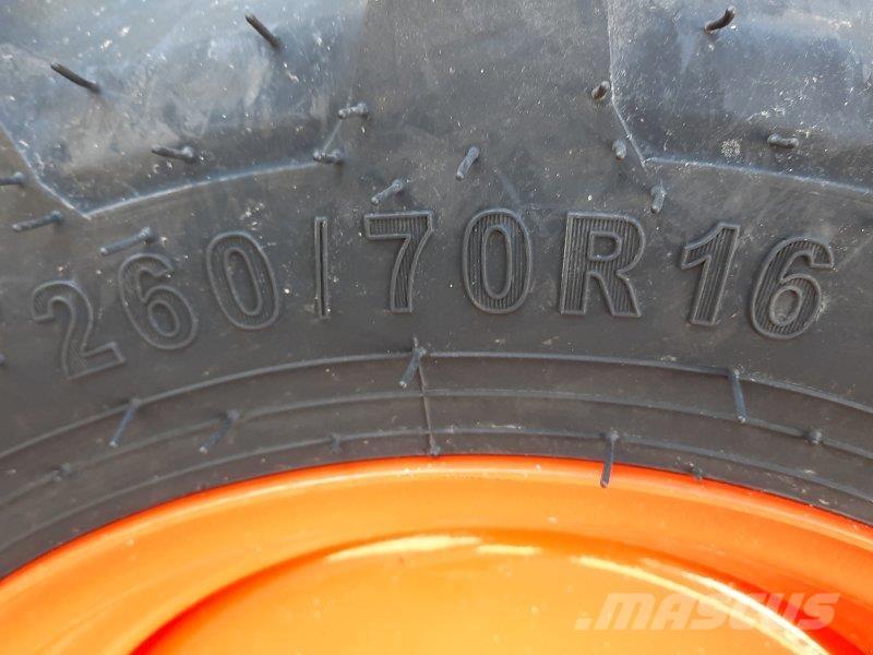 Kubota L1-382 Manjši traktorji