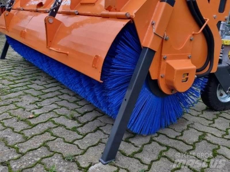 Saphir SKM 28 Cestni pometači