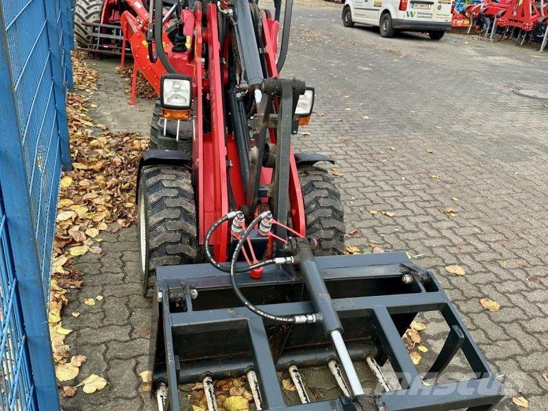 Schäffer 2028 Čelni nakladalci in kopači