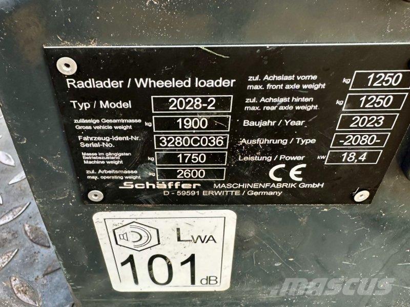 Schäffer 2028 Čelni nakladalci in kopači