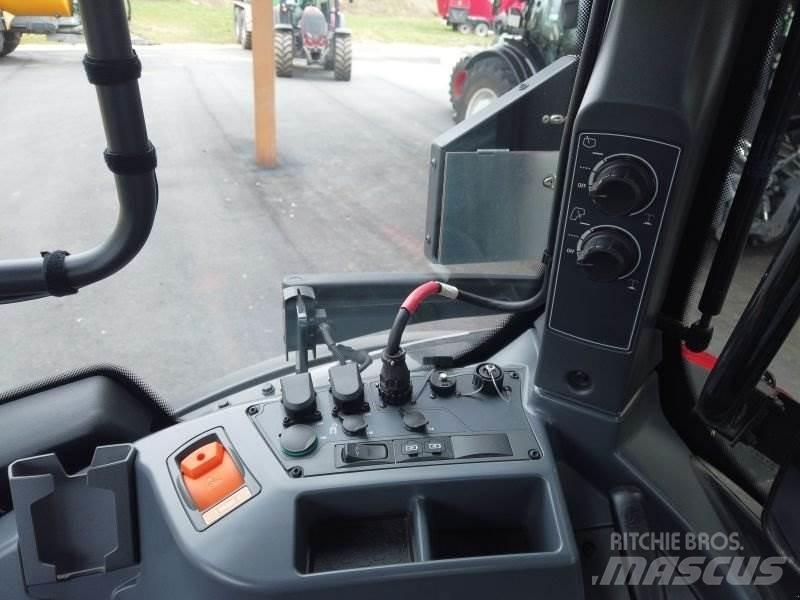 Valtra Q305 Traktorji