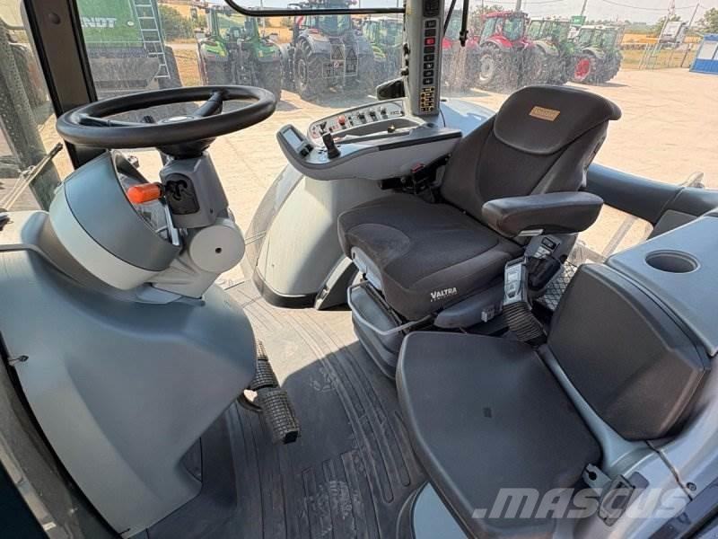 Valtra S274 Traktorji