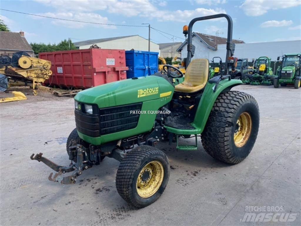 John Deere 4710 Traktorji