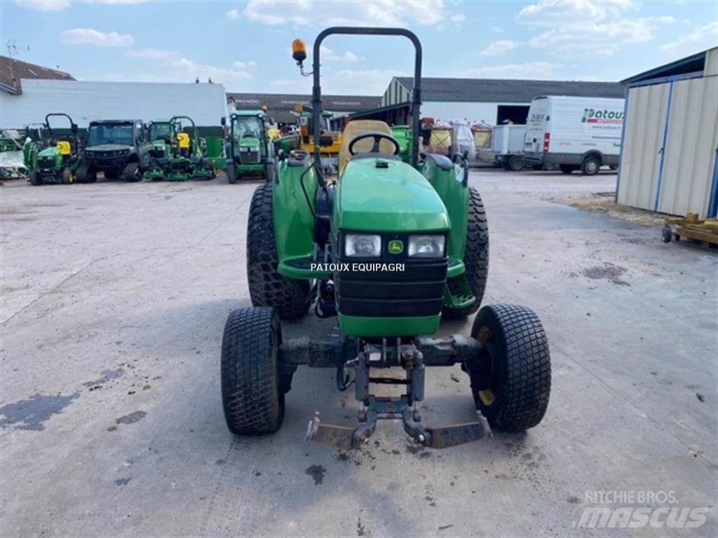 John Deere 4710 Traktorji