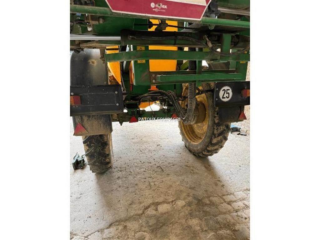 John Deere 832I Vlečne škropilnice
