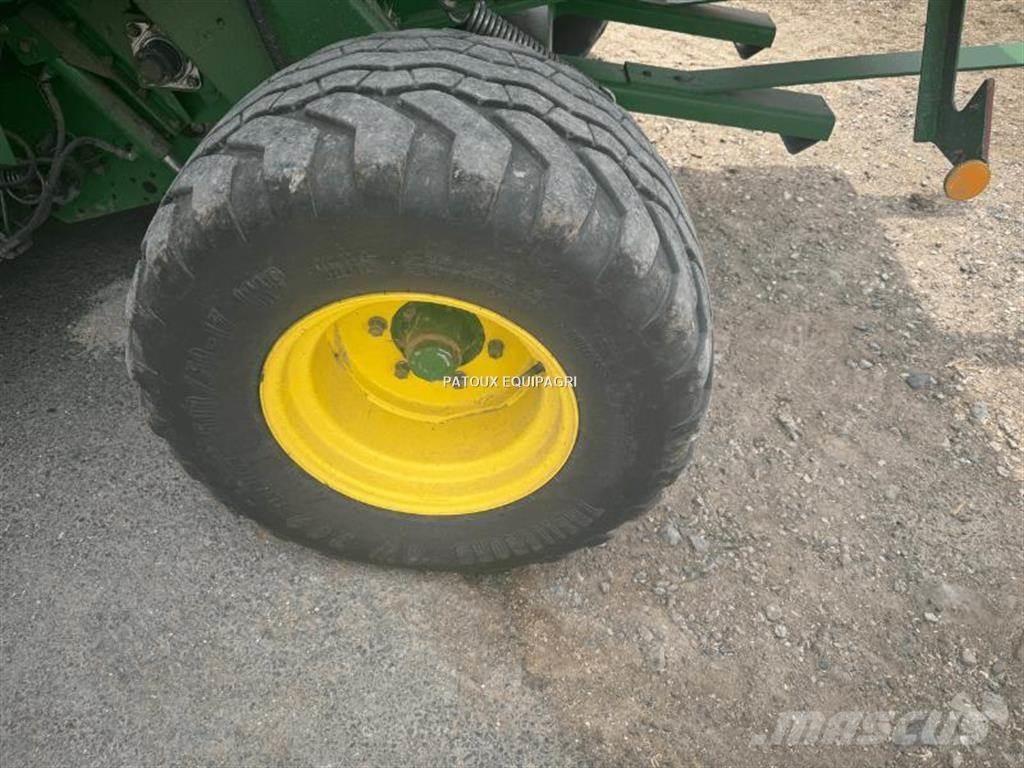 John Deere 864 Balirke (okrogle bale)